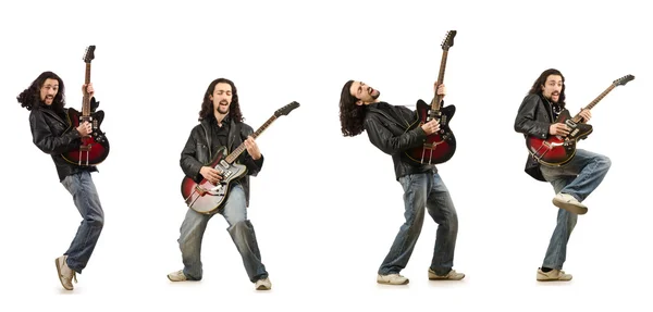 Смешной гитарист, изолированный на белом — стоковое фото