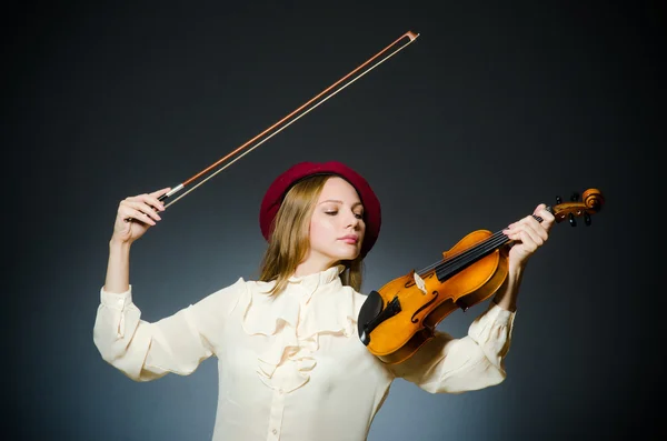 Női hegedűművész a zenei koncepcióban — Stock Fotó