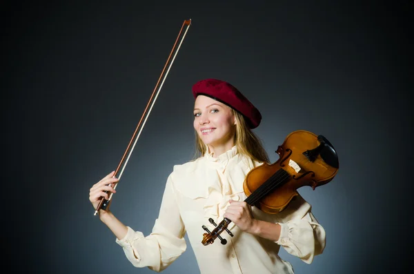 Mulher violinista no conceito musical — Fotografia de Stock