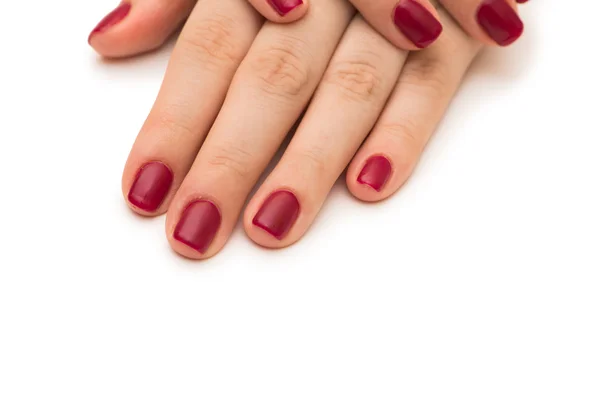 Mani donna con chiodo rosso isolato su bianco — Foto Stock