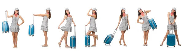 여행하는 여자가 여행 가방을 흰 천에 단 모습 — 스톡 사진