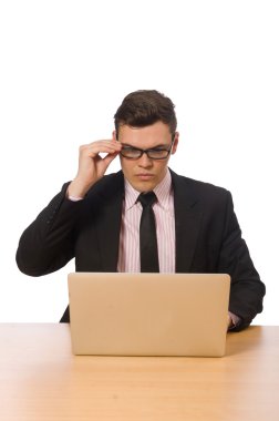 Genç işadamı beyazların arasında izole.