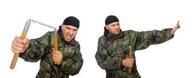 Beyaz mınçıka takmış genç bir adam