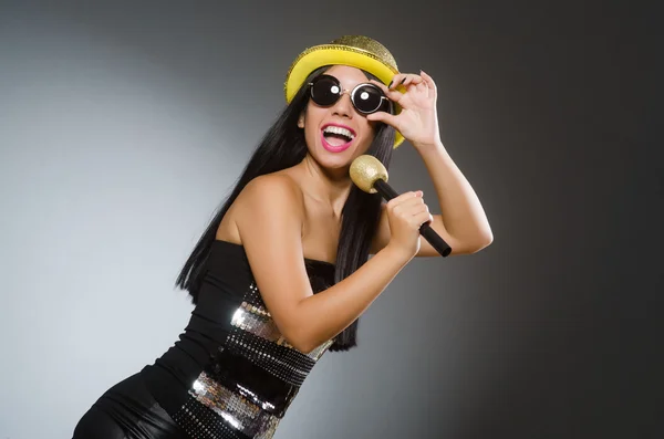 Young woman singing in karaoke club — Stock Photo, Image