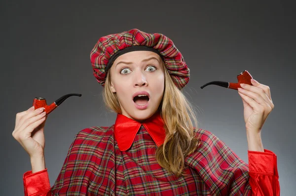 Femme portant des vêtements écossais traditionnels — Photo