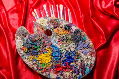 Sanat konseptinde sanatçı paleti