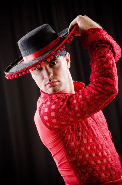 Hombre bailando baile español en ropa roja — Foto de Stock