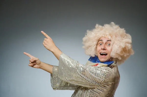 Funny man with afro wig — Stock Photo, Image