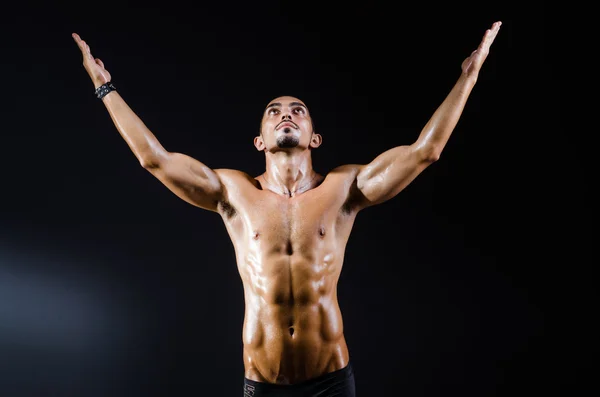 Homem musculoso rasgado no conceito de esportes — Fotografia de Stock