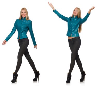 Mavi deri ceketli, beyaz tenli güzel bir kadın.