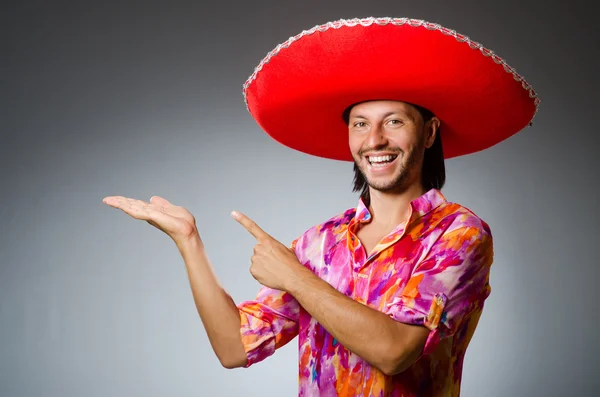 Sombrerót viselő fiatal mexikói férfi — Stock Fotó