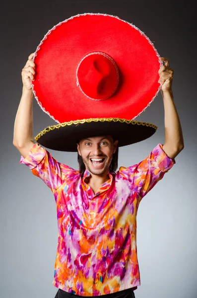 솜브레로를 입은 젊은 멕시코 남자 — 스톡 사진