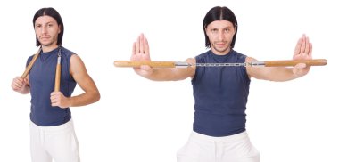 Beyaz mınçıka takmış komik bir karate dövüşçüsü