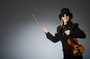 Müzik sanat kavramı kadında