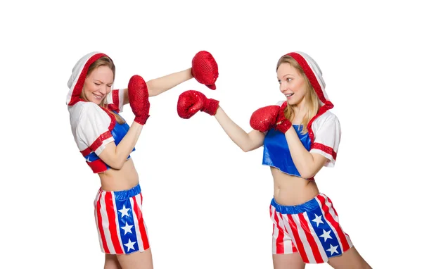 Duas boxers femininas lutando isoladas em branco — Fotografia de Stock