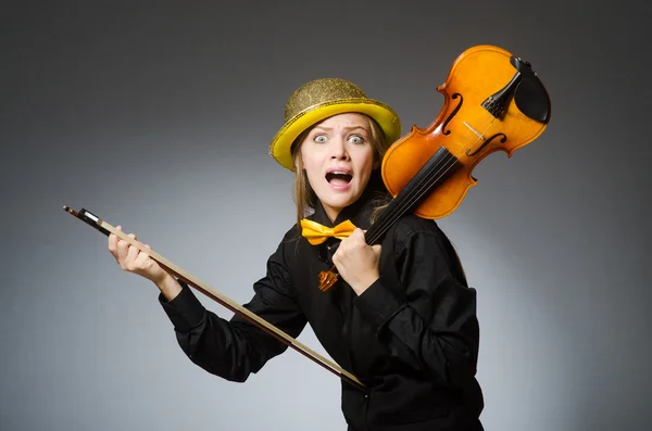 Vrouw in muzikale kunst concept — Stockfoto