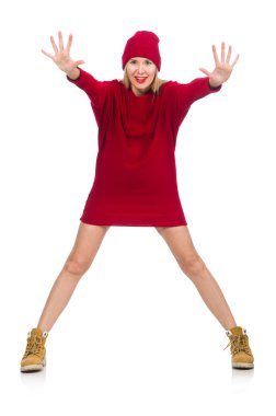 Kırmızı elbiseli güzel bir kız, beyaz tenli.