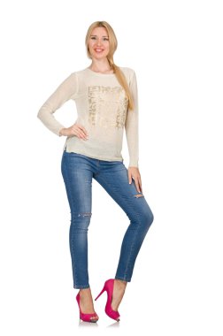 Sarı saçlı kadın, mavi kotlu poz veriyor, beyaz tenli.