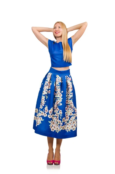 Vrouw in lange blauwe folral jurk geïsoleerd op wit — Stockfoto