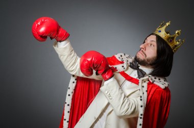 Kraliyet konseptinde genç kral işadamı