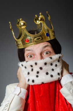 Kraliyet iş konseptinde kral işadamı