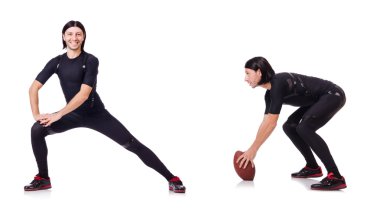 Genç adam beyazlar üzerinde alıştırma yapıyor.