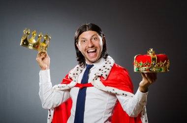 Kraliyet konseptinde genç kral işadamı