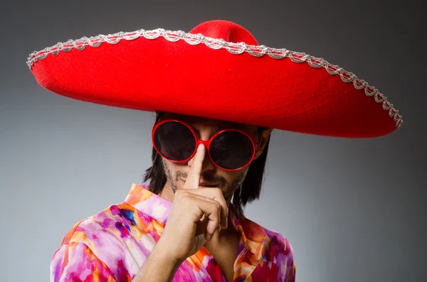 Giovane messicano che indossa sombrero — Foto Stock