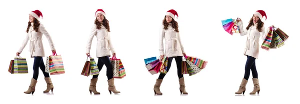 Женщина в зимней одежде делает рождественские покупки — стоковое фото