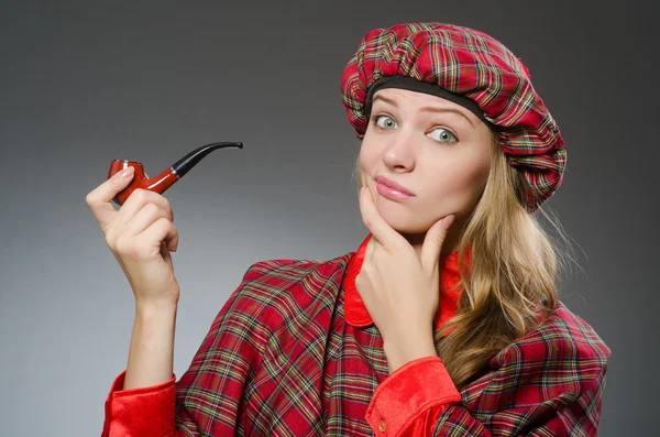 Frau in traditioneller schottischer Kleidung — Stockfoto