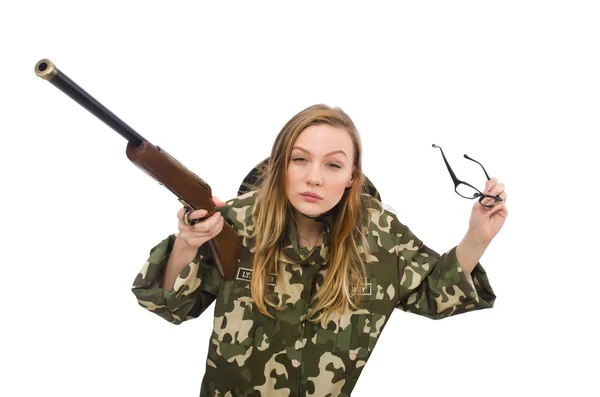 Chica en uniforme militar sosteniendo el arma aislada en blanco — Foto de Stock
