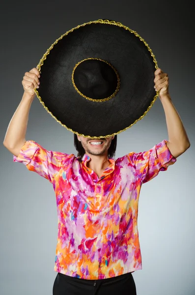 Ung mexikansk man i sombrero — Stockfoto