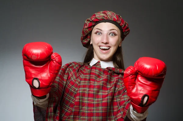 Mujer con ropa escocesa en concepto de boxeo —  Fotos de Stock