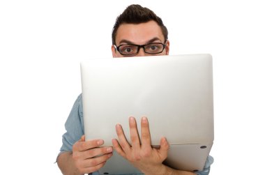 Beyaz tenli genç bir erkek öğrenci.