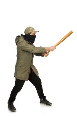 Beyazların üzerinde beyzbol sopası olan komik bir adam.