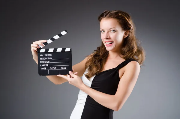 Jonge vrouw in de film concept — Stockfoto