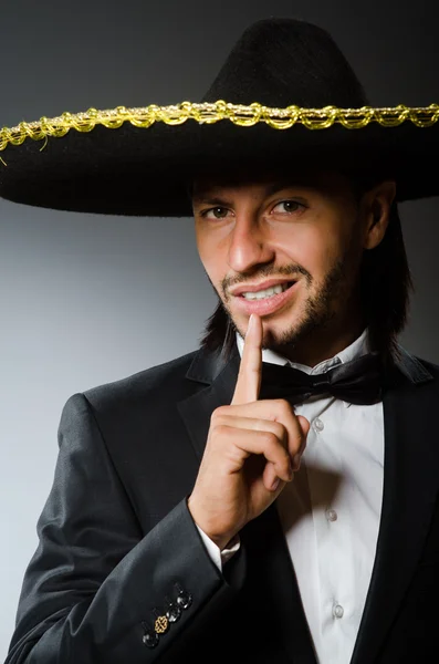 Ung mexikansk man i sombrero — Stockfoto