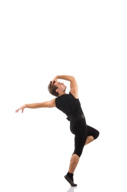 Genç dansçı beyazların arasında.