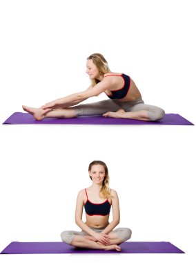 Beyaz üzerinde egzersiz yapan genç bir kadın.