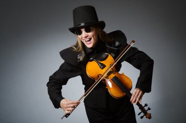 Müzik sanat kavramı kadında