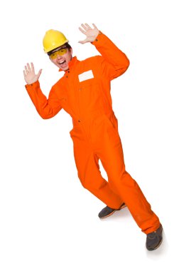 Turuncu tulumlu adam beyazlar içinde izole edilmiş.