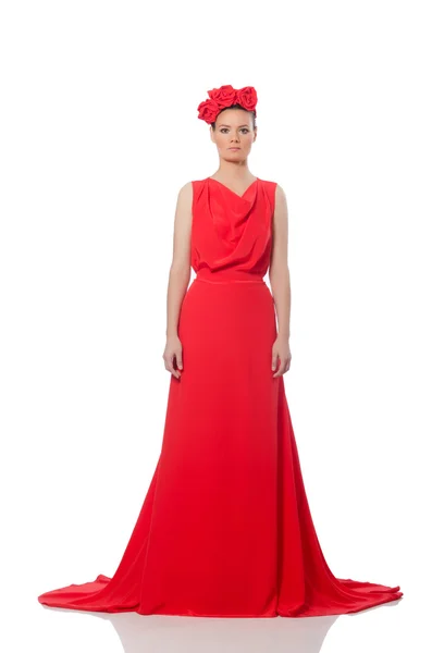 Bella modella caucasica in abito da sera lungo rosso — Foto Stock