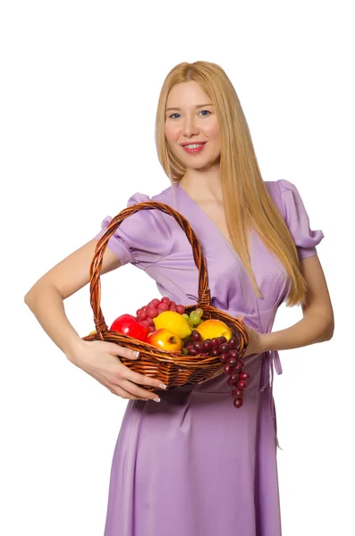 Mulher loira segurando cesta com frutas isoladas em branco — Fotografia de Stock