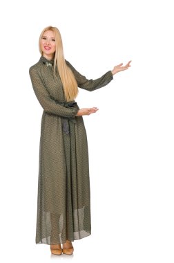 Sarışın, yeşil elbiseli, beyaz tenli bir kadın.