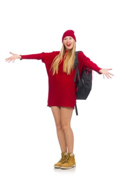 Kırmızı elbiseli güzel bir kız ve beyaz bir sırt çantası.