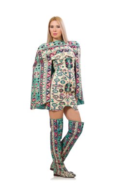 Azerbaycan halı elemanları ile elbise modeli