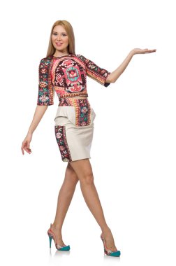 Beyaz üzerinde halı izi olan güzel bir manken.