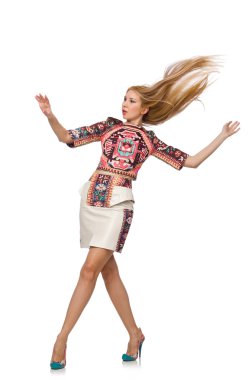 Beyaz üzerinde halı izi olan güzel bir manken.