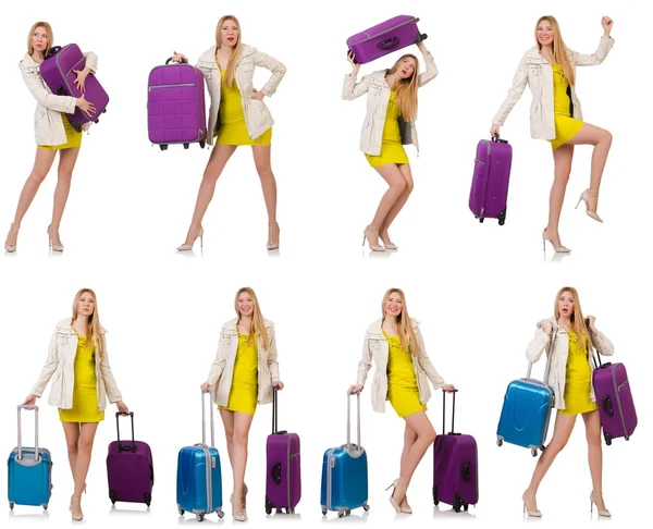 Kvinna förbereder sig för semester med resväska på vitt — Stockfoto