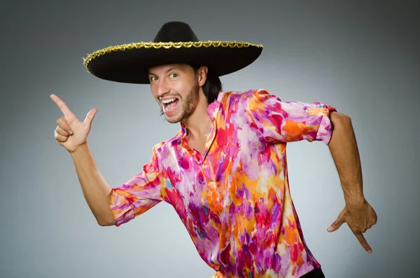 Sombrerót viselő fiatal mexikói férfi — Stock Fotó